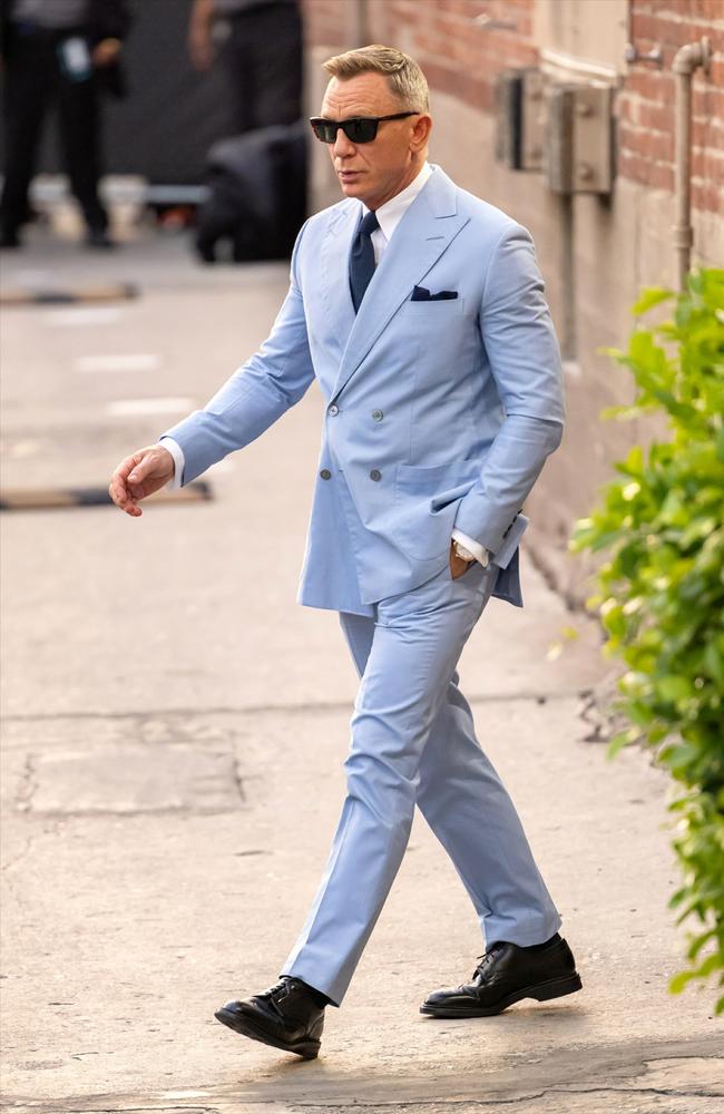 Daniel Craig wore a baby blue suit for the TV appearance. Picture: BauerGriffin/Instar