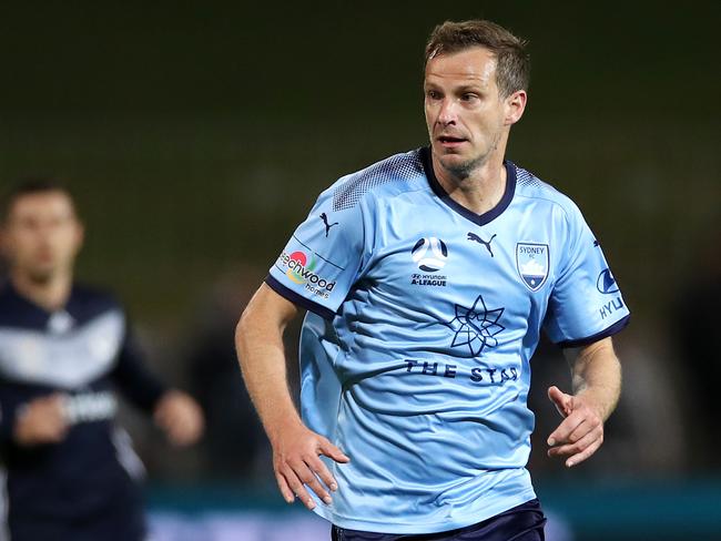 SYDNEY, AUSTRALIA - MAY 12: Alex Wilkinson of Sydney FC dribbles the ball during the A-League Semi Final match between Sydney FC and the Melbourne Victory at Netstrata Jubilee Stadium on May 12, 2019 in Sydney, Australia. (Photo by Cameron Spencer/Getty Images)