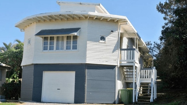 11 Camena Street, Macleay Island is one of Queensland's top 30 beach homes available for $300k or less. Picture: realestate.com.au / Minus The Agent Sales