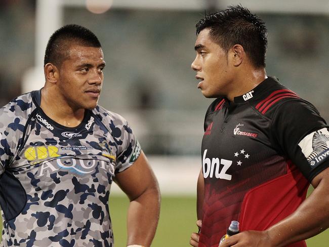 Allan Alaalatoa (left) chats to his brother Mike.