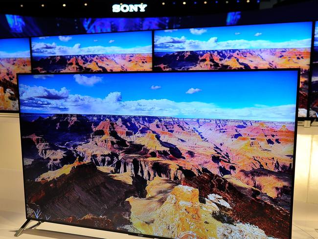 LAS VEGAS, NV - JANUARY 06: Sony's X900C ultra slim 4K UHD TV is displayed at the 2015 International CES at the Las Vegas Convention Center on January 6, 2015 in Las Vegas, Nevada. CES, the world's largest annual consumer technology trade show, runs through January 9 and is expected to feature 3,600 exhibitors showing off their latest products and services to about 150,000 attendees. David Becker/Getty Images/AFP == FOR NEWSPAPERS, INTERNET, TELCOS & TELEVISION USE ONLY ==