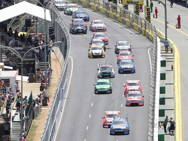 Nikon SuperGP, Saturday 24 October 2009, V8 Supercars Race 19 Part A, The start of race 1.