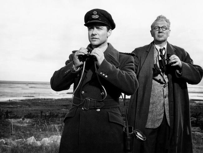 Richard Todd as Guy Gibson and Michael Redgrave (right) as Barnes Wallis in a scene from the 1955 film The Dam Busters.