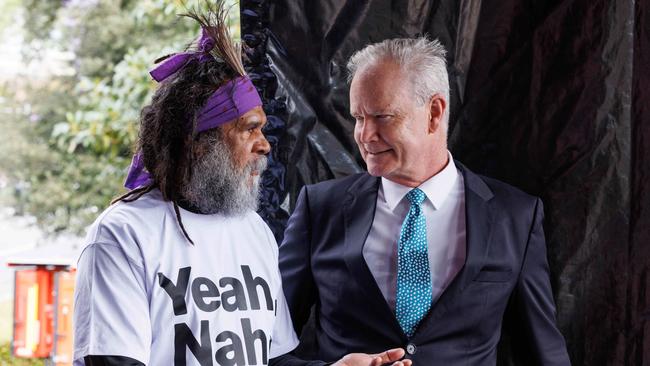 Uncle Bruce Shillingsworth senior speaks to host former Liberal Democrat Ross Cameron. He is wearing a “Yeah Nah” shirt in support of the No campaign. Picture: NCA NewsWire / David Swift