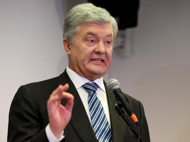 Former Ukrainian president Petro Poroshenko gestures as he addresses a press conference in Warsaw on January 16, 2022. - Poroshenko is expected on January 17 to return to Ukraine from Europe despite the risk of arrest, as he vowed to help protect the ex-Soviet country from a possible Russian invasion. Poroshenko, who served as president between 2014 and 2019, was placed under investigation for high treason and left Ukraine in December. (Photo by Aleksey Filippov / AFP)