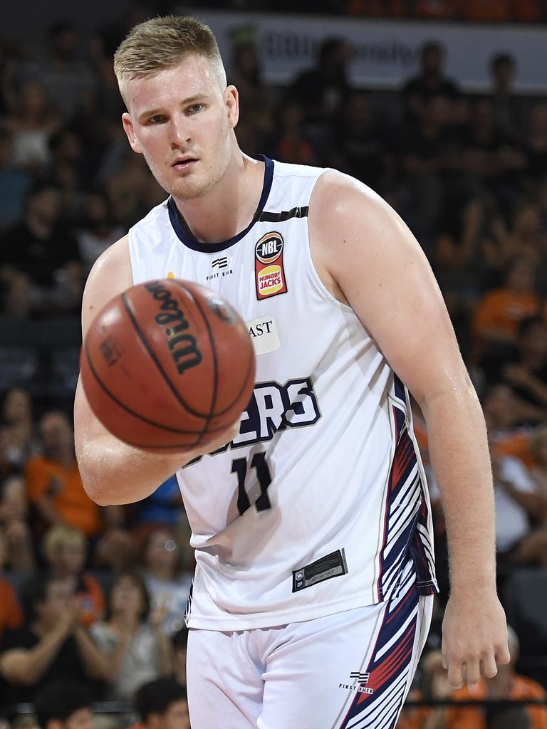 Harry Froling playing for the Adelaide 36ers in 2020.