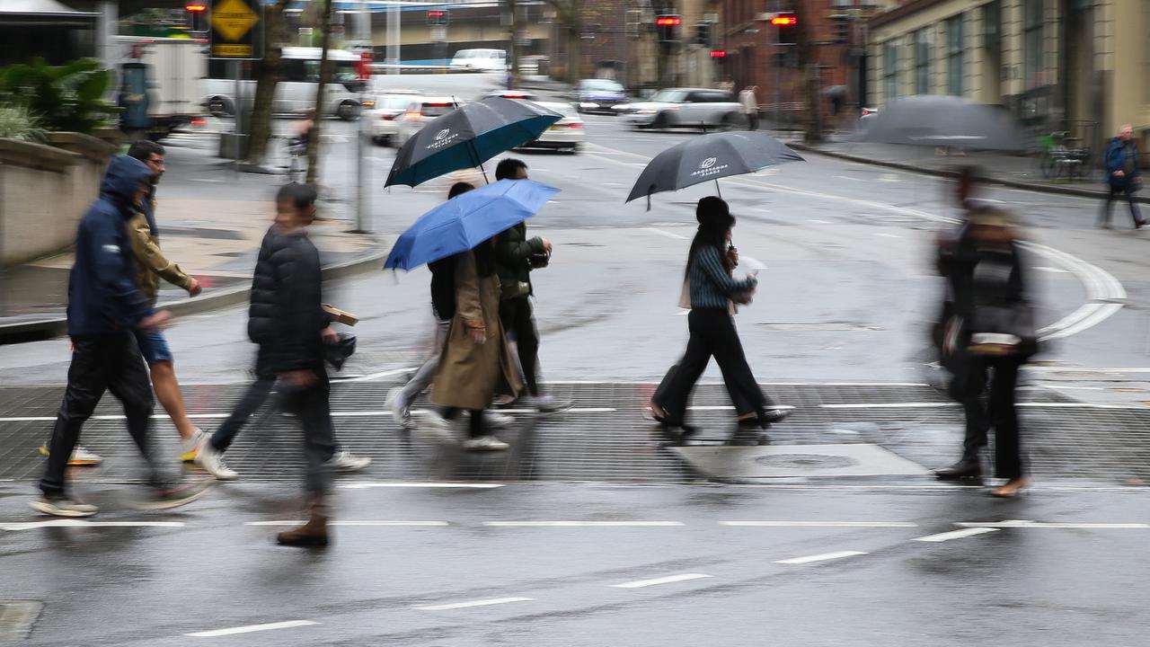 Warning over high temperatures and severe storms