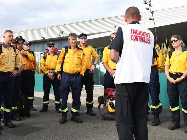 Tasmania Fire Service incident controller Steve Richardson address firefighters from the New South Wales Rural Fire Service after arriving in Tasmania. Picture: NIKKI DAVIS-JONES