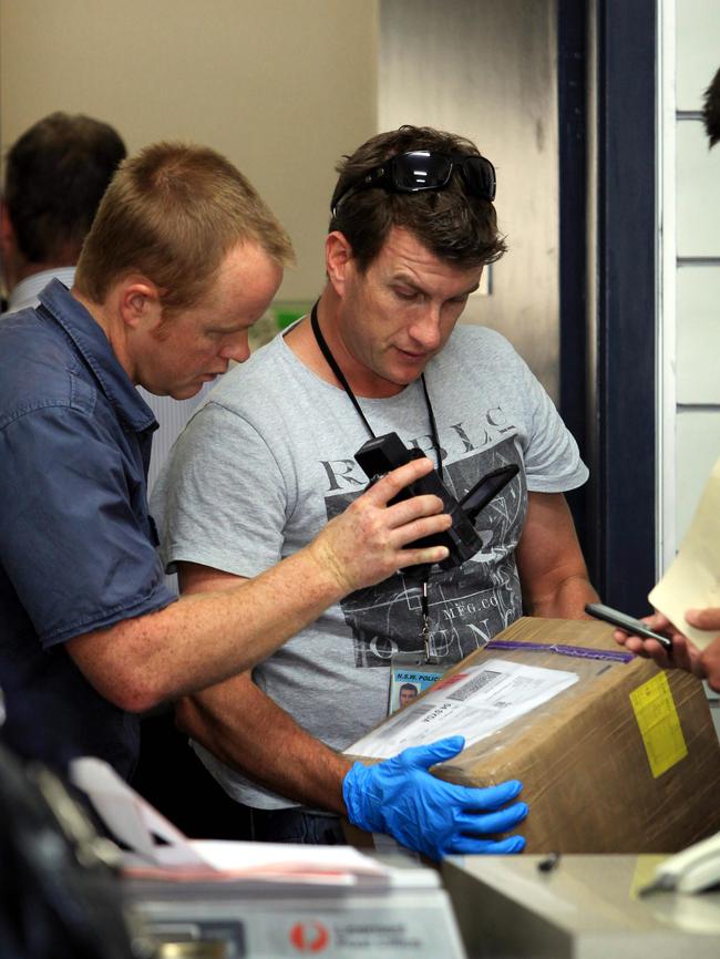 NSW Police raid an Australia Post office in Sylvania Waters, seizing gun parts and searching for drugs in 2012.