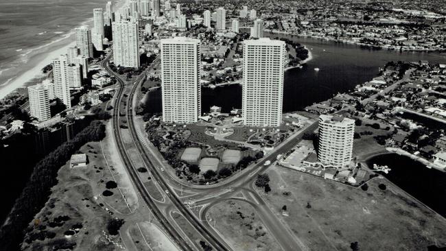 The Gold Coast Highway in Surfers Paradise circa 1986. The proposed H-Bah would have travelled this route between The Spit and Broadbeach.