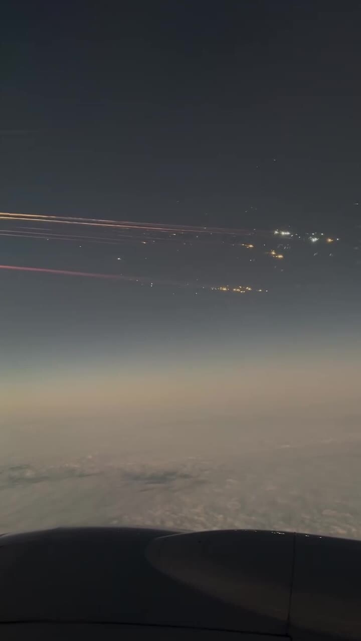 ‘Front row’: Insane sight out of plane window