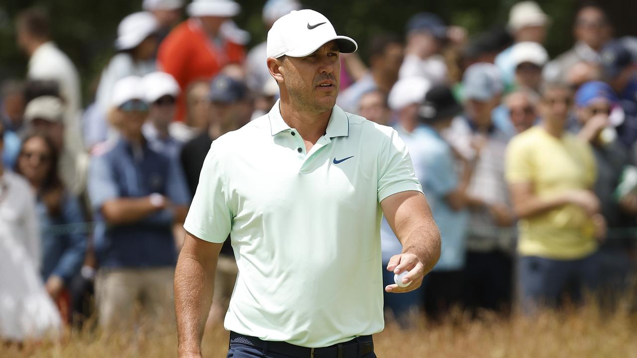 BROOKLINE, MASSACHUSETTS - JUNE 18: Brooks Koepka of the United States waves on the second green during the third round of the 122nd U.S. Open Championship at The Country Club on June 18, 2022 in Brookline, Massachusetts. Jared C. Tilton/Getty Images/AFP == FOR NEWSPAPERS, INTERNET, TELCOS &amp; TELEVISION USE ONLY ==