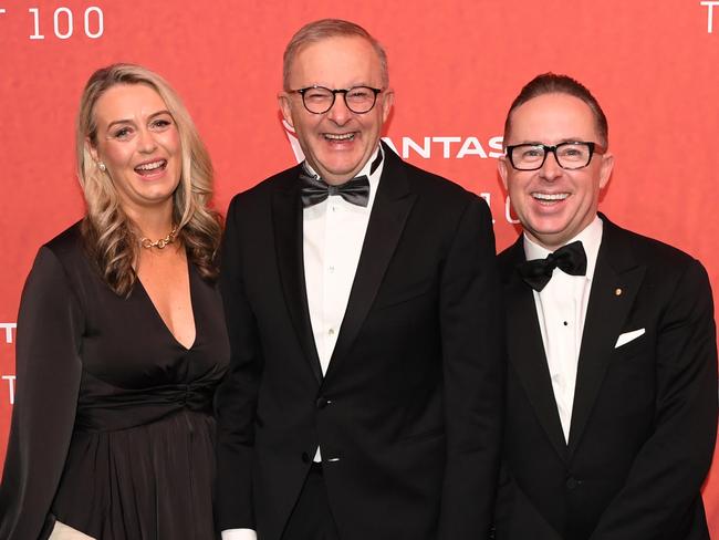 SYDNEY, AUSTRALIA - MARCH 31: Australian Prime Minister Anthony Albanese (C) stands with his partner Jodie Haydon and Qantas CEO Alan Joyce as they attend the Qantas 100th Gala Dinner at Jetbase 96 hangar at Sydney's International Airport on March 31, 2023 in Sydney, Australia. (Photo by James D. Morgan/Getty Images)