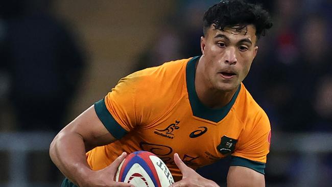 LONDON, ENGLAND - NOVEMBER 09:  Joseph-Aukuso Suaalii of Australia runs with the ball during the Autumn Nations Series 2025 match between England and Australia at Allianz Twickenham Stadium on November 09, 2024 in London, England. (Photo by David Rogers/Getty Images)