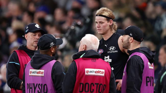 MELBOURNE, JULY 21, 2024: 2024 AFL Football - Round 19 - Carlton Blues V North Melbourne Kangaroos at Marvel Stadium. Tom De Koning of the Blues with the doctors. Picture: Mark Stewart