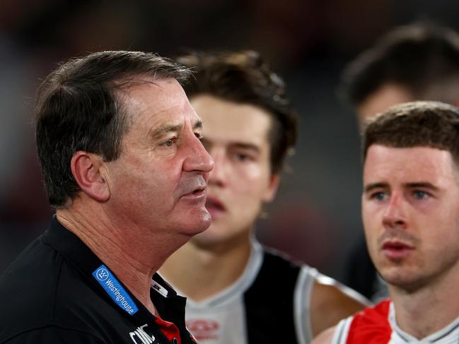 MELBOURNE, AUSTRALIA - AUGUST 04: Ross Lyon, Senior Coach of the Saints speaks to his players during the round 21 AFL match between St Kilda Saints and Brisbane Lions at Marvel Stadium, on August 04, 2024, in Melbourne, Australia. (Photo by Josh Chadwick/AFL Photos/via Getty Images)