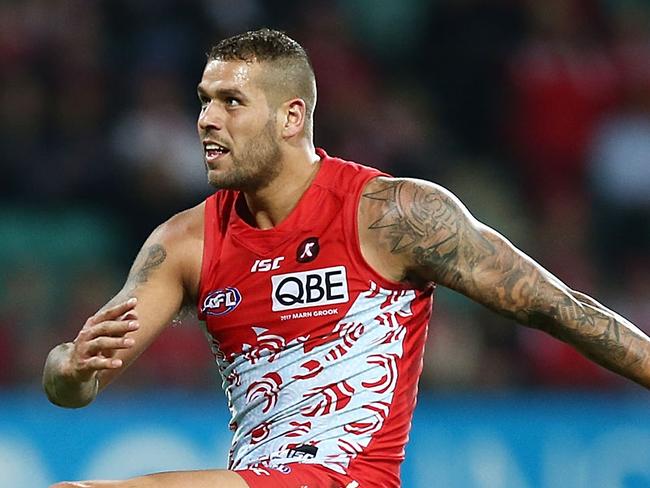 SYDNEY, AUSTRALIA - MAY 26:  Lance Franklin of the Swans kicks a goal during the round 10 AFL match between the Sydney Swans and the Hawthorn Hawks at Sydney Cricket Ground on May 26, 2017 in Sydney, Australia.  (Photo by Mark Metcalfe/AFL Media/Getty Images)