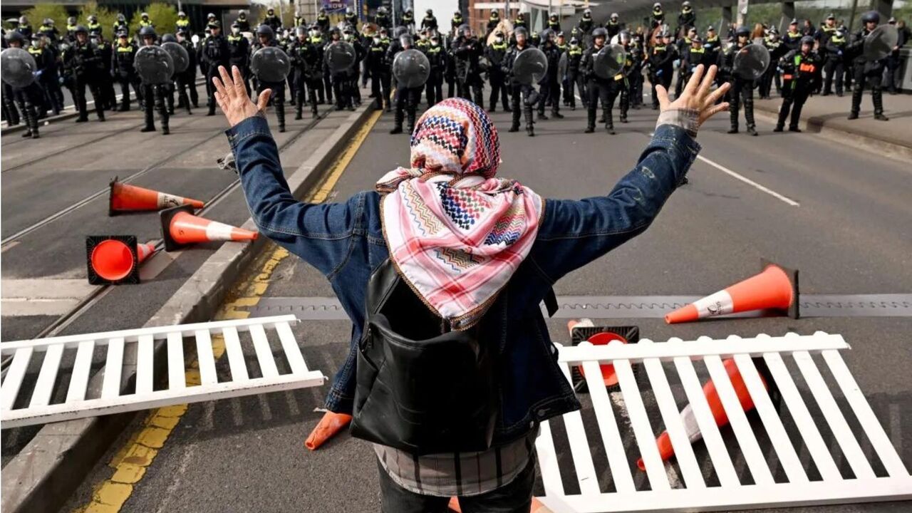 Antiwar protesters clash with police at Australian arms fair