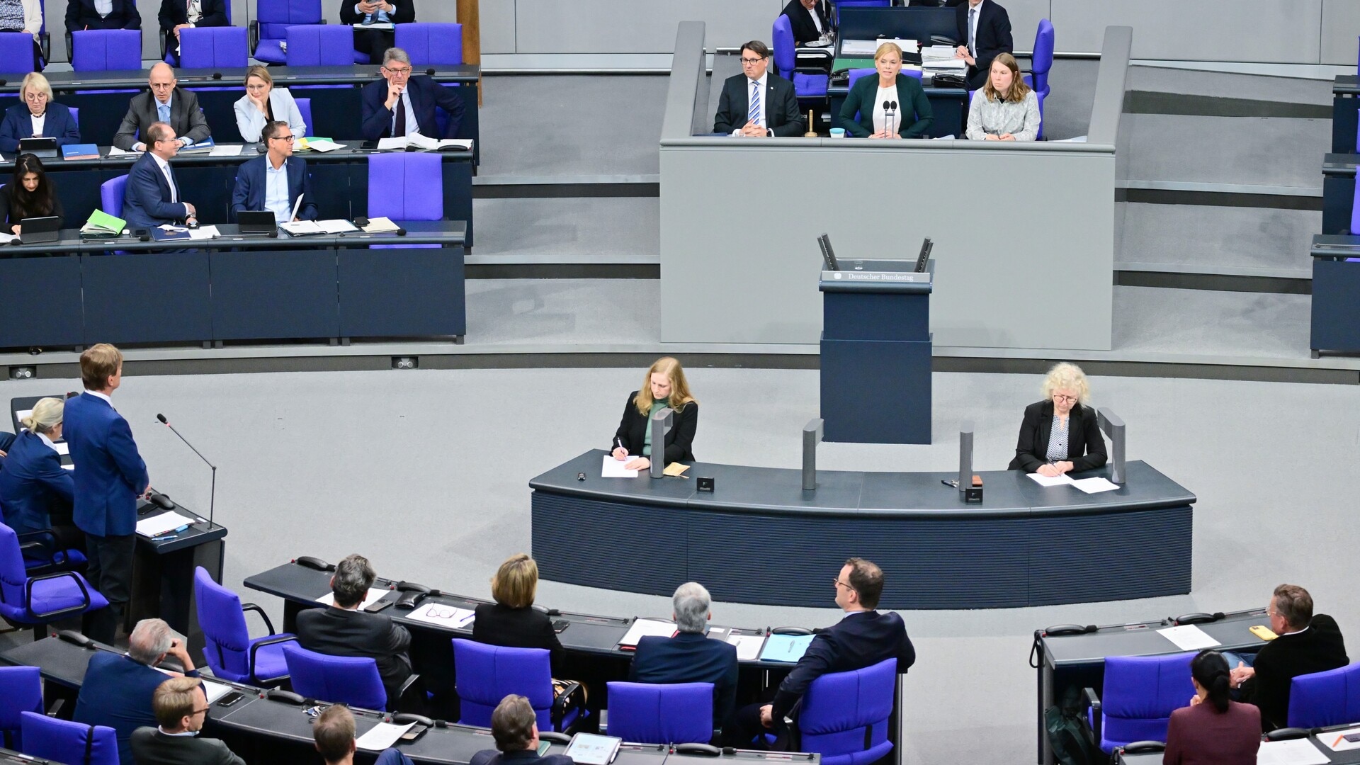 ‘Lone wolf attacks’ by asylum seekers increases popularity for anti-immigrant party in Germany