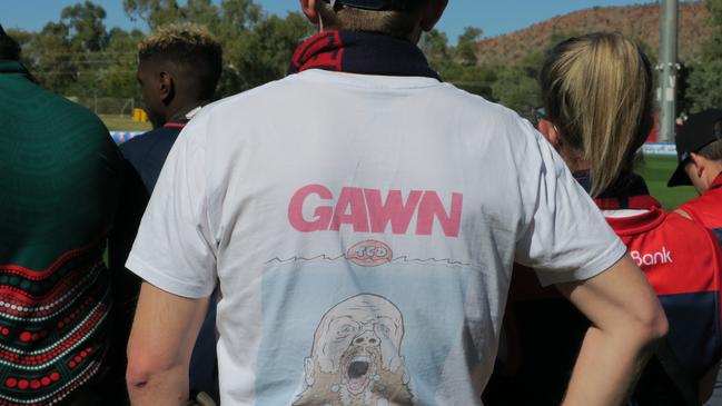 Fans flocked to see the Melbourne Demons train in Alice Springs.