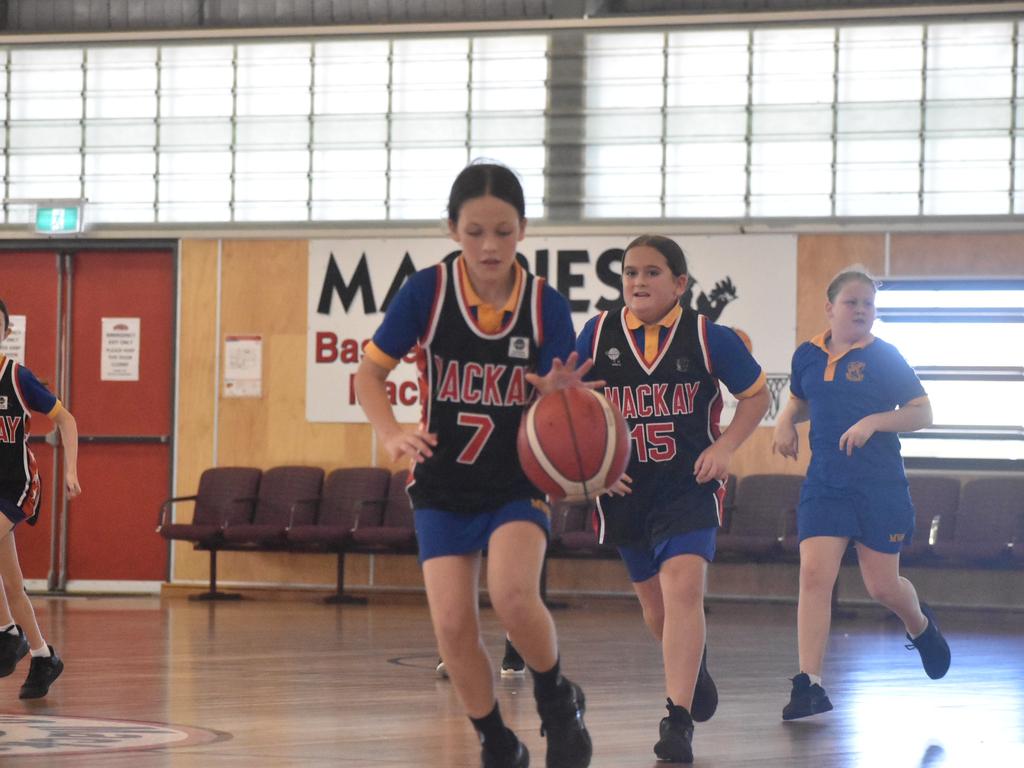 Mia Rovelli playing basketball at the Primary School Gala Day, August 9, 2021. Picture: Matthew Forrest