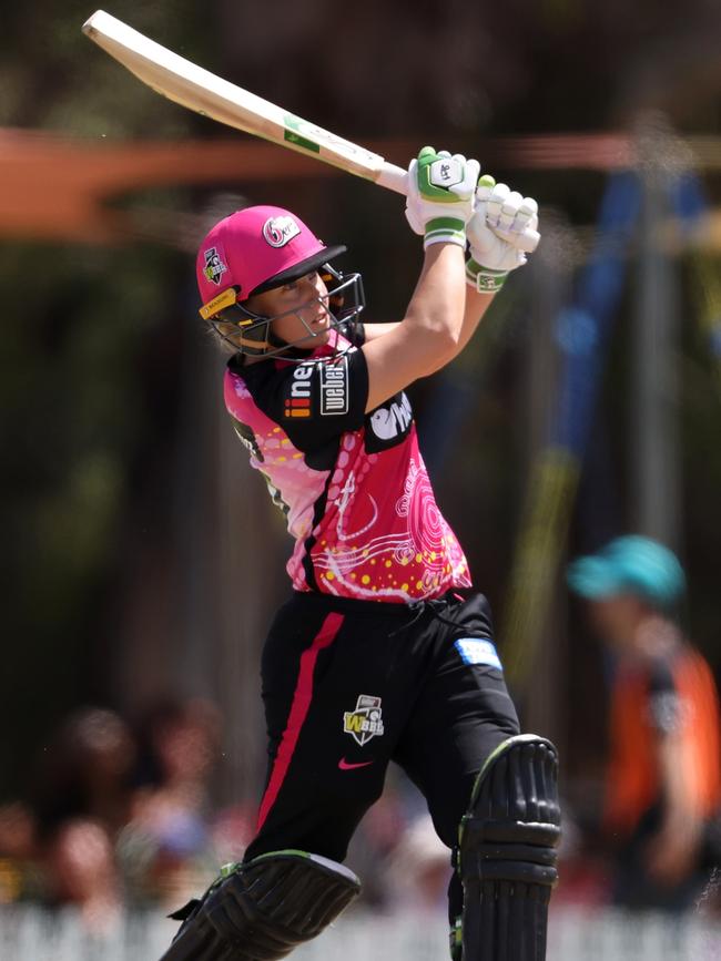 Healy goes large during her matchwinning knock. Picture: Getty Images