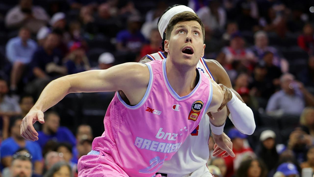 NBL late mail: Two Breakers injured, SuperCoach star signs on