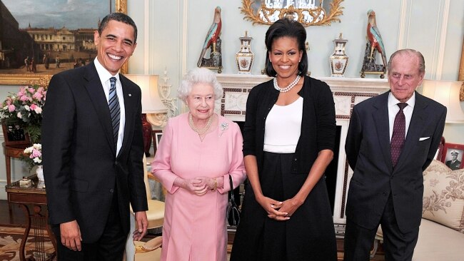 US President Barack Obama and his wife Michelle Obama with Queen Elizabeth II and Prince Philip, Duke of Edinburgh during an audience at Buckingham Palace on April 1, 2009 in London, England.  (Photo by John Stillwell - WPA Pool/Getty Images)