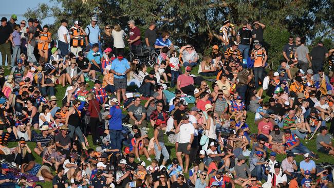 The Tamworth crowd were out in force on Saturday.