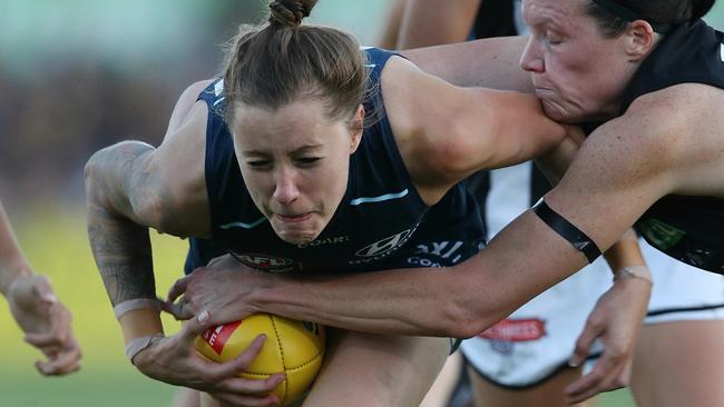 Bianca Jakobsson bursts through a pack. Picture: Wayne Ludbey