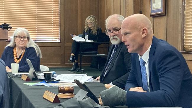 Mayor Glen Hartwig speaks at a council meeting as Cr Dolly Jensen (left) and CEO Shane Gray look on.