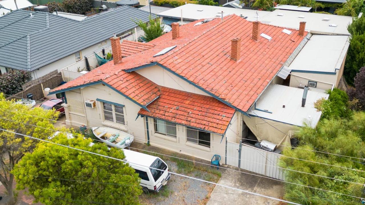 The house has 19 bedrooms.