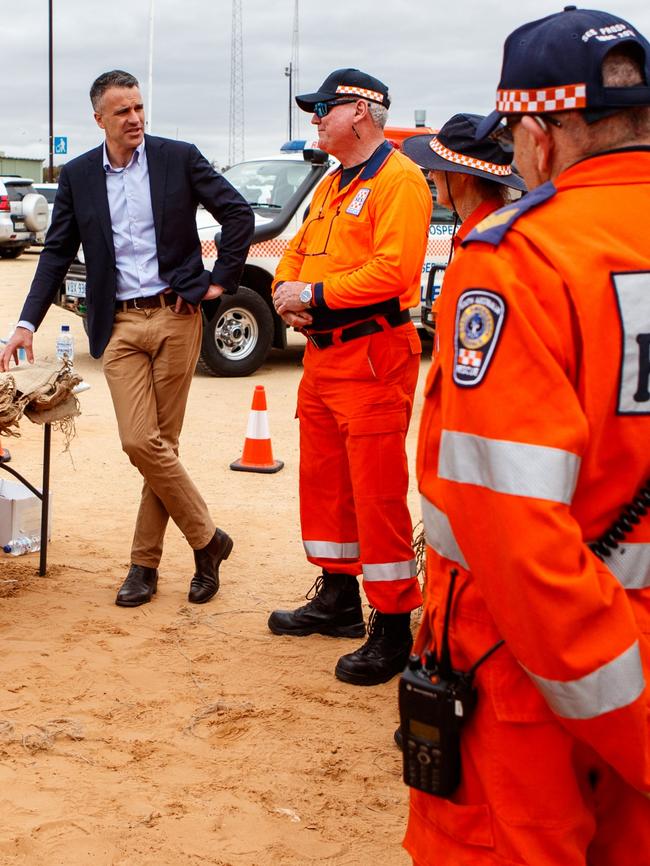 Premier Malinauskas at Mannum with SES volunteers during the River Murray crisis. Picture: Matt Turner