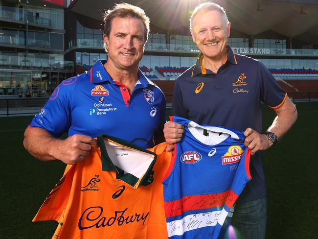 MELBOURNE, AUSTRALIA - MAY 06: Luke Beveridge, Head Coach of the Bulldogs poses with a Wallabies jersey Wallabies head coach Joe Schmidt poses with a Bulldogs guernsey during a visit to AFL club, the Western Bulldogs, at Mission Whitten Oval on May 06, 2025 in Melbourne, Australia. (Photo by Morgan Hancock/Getty Images)