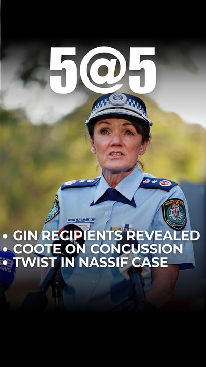 Police Commissioner gifted Alan Joyce a bottle of gin