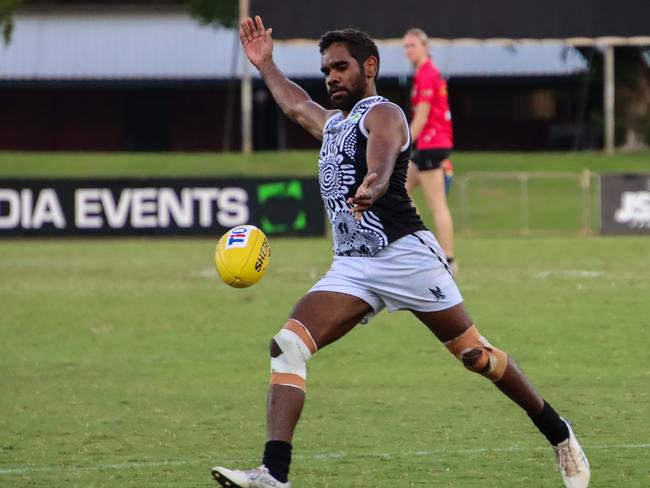 Palmerston struggled against an efficent St Mary’s. Picture: Celina Whan/AFLNT Media