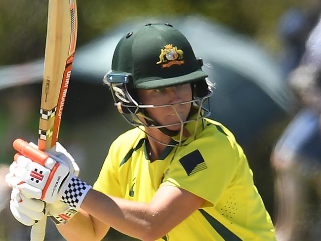 MACKAY, AUSTRALIA - SEPTEMBER 26: Beth Mooney of Australia bats during game three of the Women's One Day International series between Australia and India at Great Barrier Reef Arena on September 26, 2021 in Mackay, Australia. (Photo by Albert Perez/Getty Images)