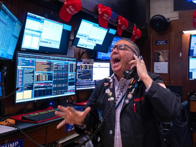 NEW YORK, NEW YORK - DECEMBER 18: Traders work on the New York Stock Exchange (NYSE) floor on December 18, 2024 in New York City. The Dow was up almost 200 points in morning trading before the Federal Reserve holds its meeting today on interest rates.   Spencer Platt/Getty Images/AFP (Photo by SPENCER PLATT / GETTY IMAGES NORTH AMERICA / Getty Images via AFP)