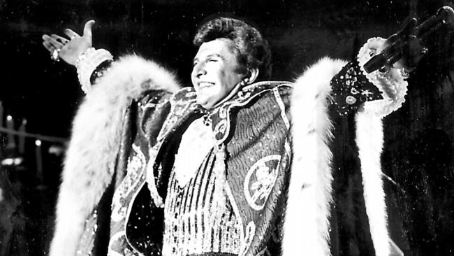 Liberace, pictured during his final Australian tour in 1984, ate at Cav’s