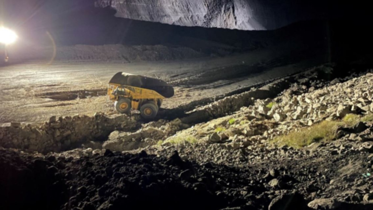 The truck at the bottom of the dump. Photo courtesy of Resources Safety &amp; Health Queensland.