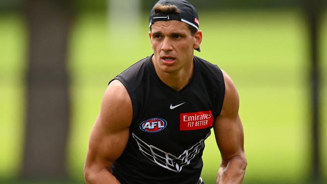 MELBOURNE, AUSTRALIA - NOVEMBER 27: Ash Johnson of the Magpies trains during a Collingwood Magpies AFL training session at Gosch's Paddock on November 27, 2023 in Melbourne, Australia. (Photo by Morgan Hancock/Getty Images)