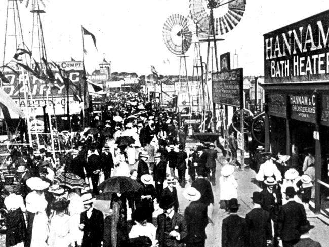 View of Royal Easter Show at Moore Park in 1915.