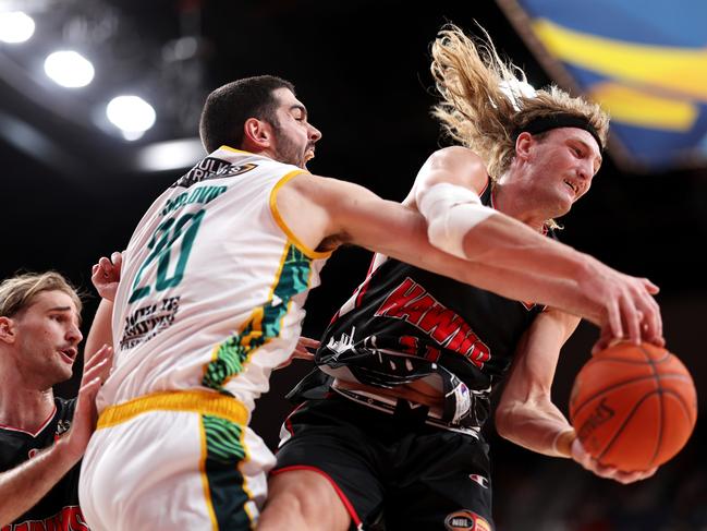 Daniel Grida (right) rips the ball from Fabijan Krslovic of the JackJumpers. Picture: Getty