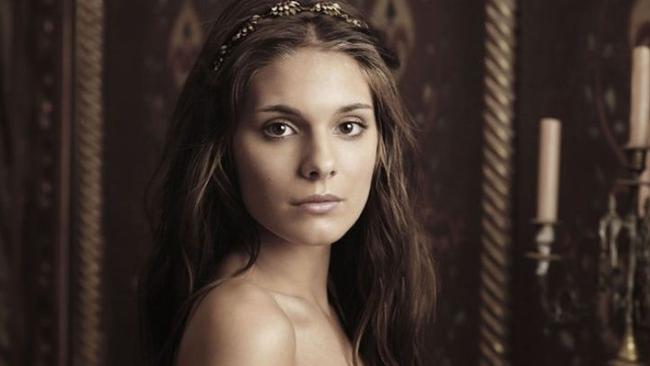 Caitlin Stasey in the television show Reign.