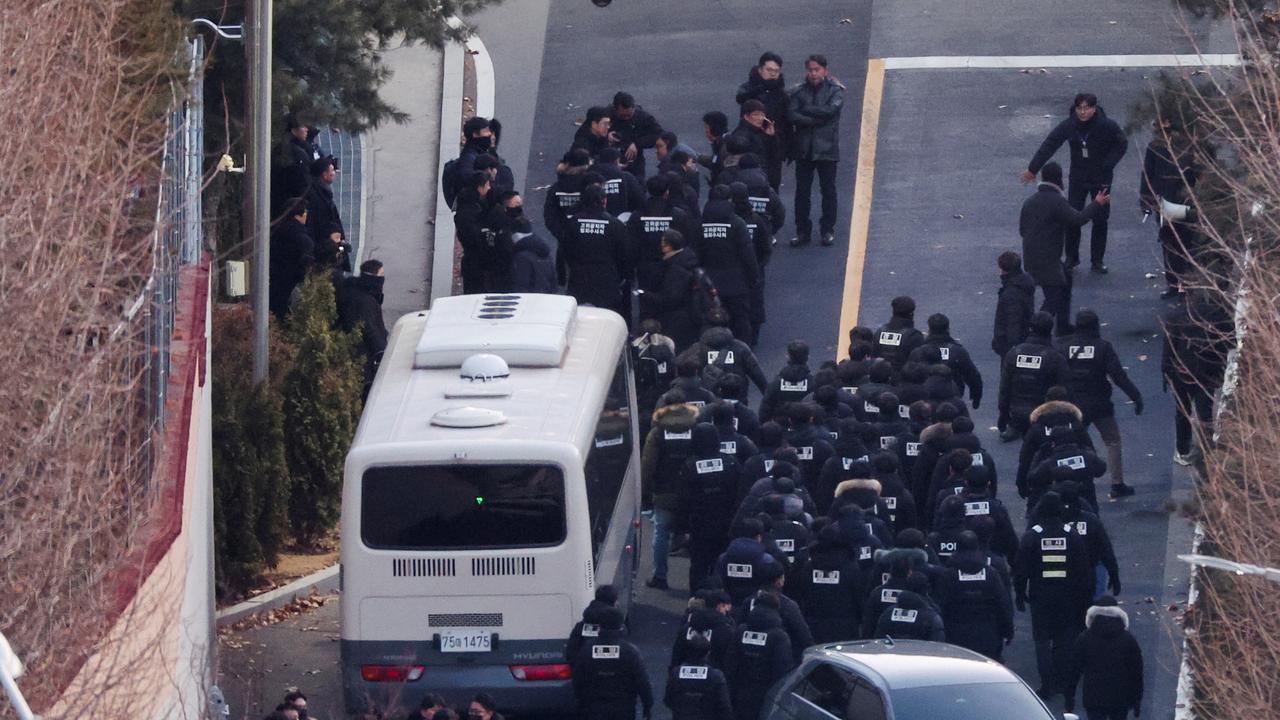 Clashes as Sth Korea investigators try to arrest president