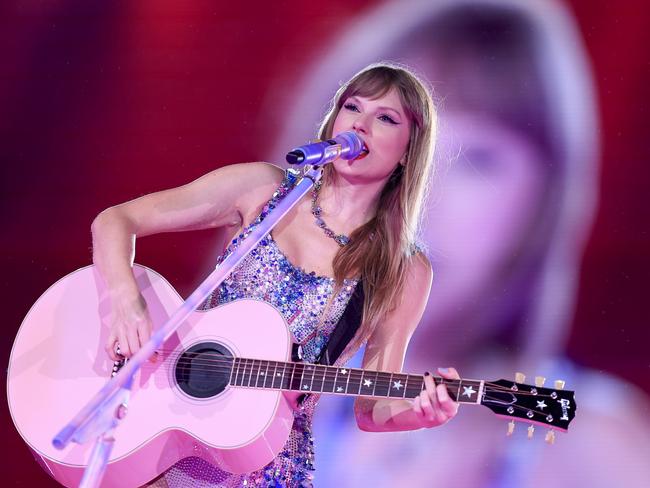 SAO PAULO, BRAZIL - NOVEMBER 24: (EDITORIAL USE ONLY. NO BOOK COVERS.) Taylor Swift performs onstage during "Taylor Swift | The Eras Tour" at Allianz Parque on November 24, 2023 in Sao Paulo, Brazil. (Photo by Buda Mendes/TAS23/Getty Images for TAS Rights Management )