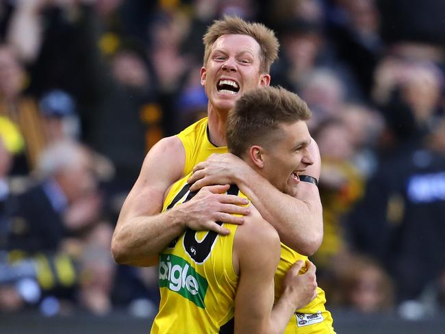 Jack Riewoldt of the Tigers congratulates team mate Dan Butler