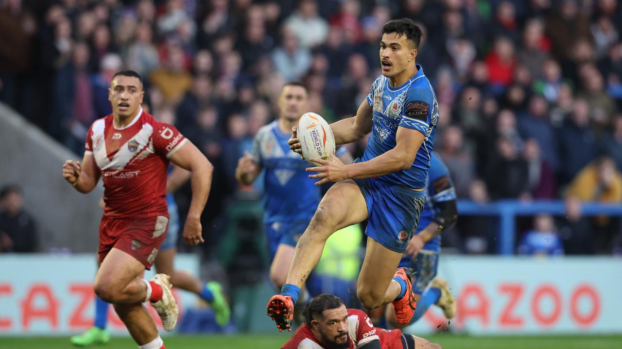 Joseph Suaali of Samoa breaks with the ball during the Rugby League World Cup Quarter Final match between Tonga and Samoa at The Halliwell Jones Stadium on November 06, 2022 in Warrington, England. (Photo by Alex Livesey/Getty Images for RLWC)