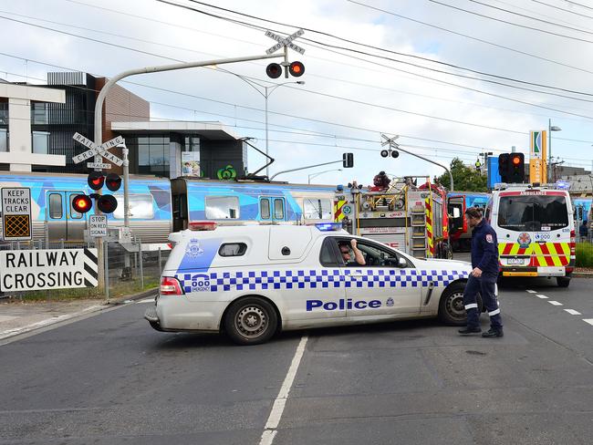 Man, 44, falls onto tracks at Highett railway station on August 16 ...