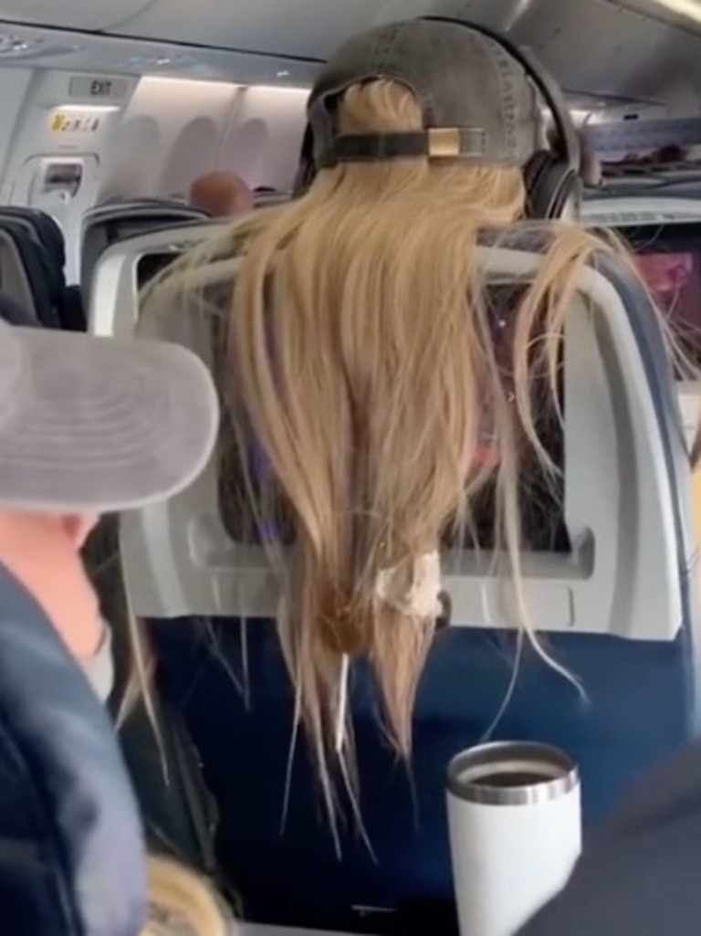 A TikTok clip shows a woman putting chewing gum, lollipops and coffee in another passenger's hair because it blocked her TV screen on a plane